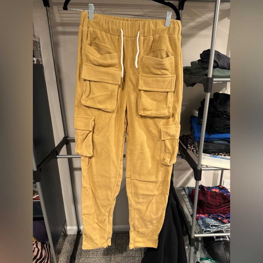 BRAND NEW UNWORN! Mens fleece cargo pants!